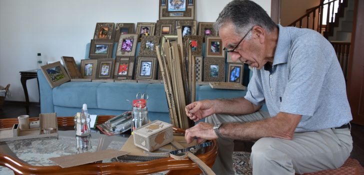 Trabzon’da 81 yaşındaki Cevat Öztürk, kullanılmış kartonlardan fotoğraf ve resim çerçevesi yaparak geri dönüşüme katkı sağlıyor.