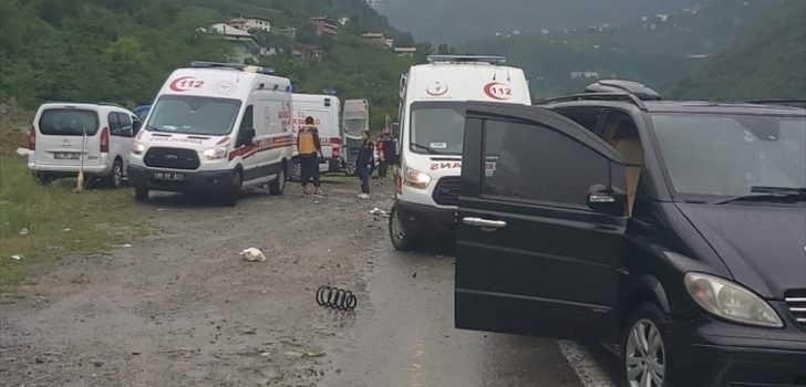Trabzon’da meydana gelen zincirleme trafik kazasında 3 turist yaralandı