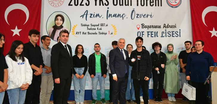 Trabzon Valisi Aziz Yıldırım, ödül törenine katıldı
