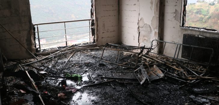Trabzon’da apartmanda çıkan yangında 9 kişi dumandan etkilendi