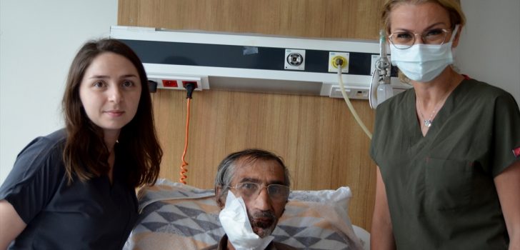 Trabzon’da, ağzındaki tümör nedeniyle su bile yutamayan hasta sağlığına kavuşturuldu