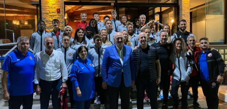 İstanbul Fatih Vatan Spor Kulübü Kadın Oyuncuları Araklı’da