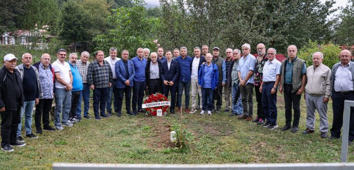 Nizamettin Algan kabri başında anıldı Nizamettin Algan kabri başında anıldı