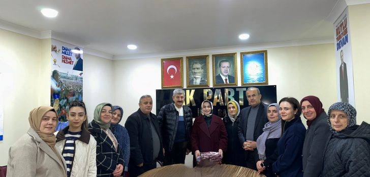 Araklı’da AK Parti Kadın Kolları Başkanının Doğum Günü Kutlandı