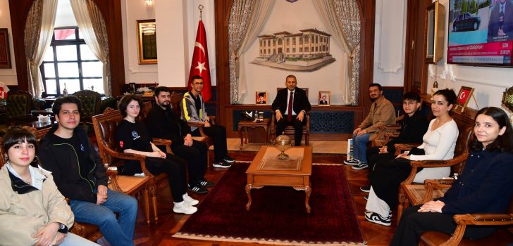 Vali Aziz Yıldırım, KTÜ Uzay Kulübü Öğrencilerini Ağırladı