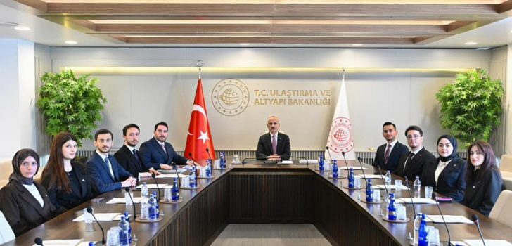 Bakan Uraloğlu, Trabzon Büyükşehir Belediyesi Gençlik Meclisi Heyetini Ağırladı
