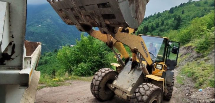 Araklı Belediyesi Ekipleri Sahadaki Çalışmalarını Sürdürüyor Araklı Belediyesi Ekipleri Sahadaki Çalışmalarını Sürdürüyor