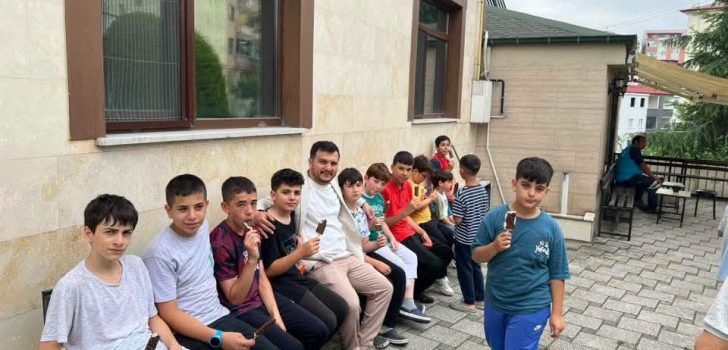 Ülkü Ocakları’ndan Kur’an Kursu Öğrencilerine Rahle Hediyesi Ülkü Ocakları’ndan Kur’an Kursu Öğrencilerine Rahle Hediyesi
