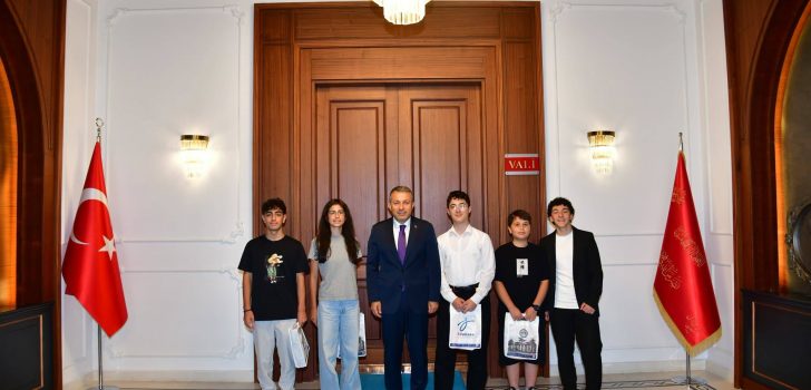 Trabzon’da LGS Gururu: Tam Puan Alan Öğrenciler Valilikte Ağırlandı