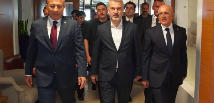 Hazine ve Maliye Bakanı Mehmet Şimşek Trabzon’da Karşılandı Hazine ve Maliye Bakanı Mehmet Şimşek Trabzon’da Karşılandı
