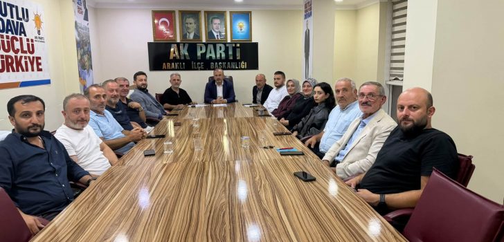 AK Parti Araklı’da haftalık yönetim toplantısı gerçekleştirildi