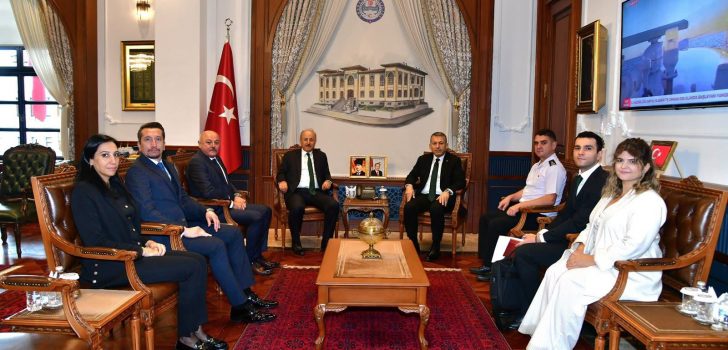 Vali Tahir Şahin, İZDES ekibiyle bir araya geldi Vali Tahir Şahin, İZDES ekibiyle bir araya geldi