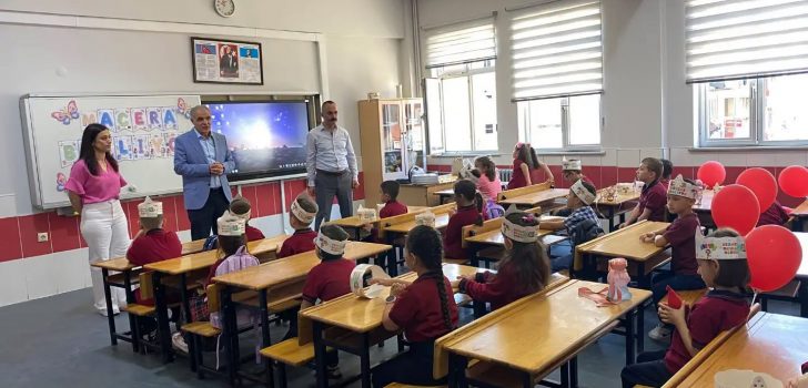 Araklı’da Uyum Haftasında Minik Öğrencilere Sıcak Karşılama
